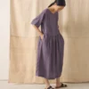 Abito in lino leggero con vita arricciata Abito in lino leggero con vita arricciata