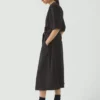 Abito in twill di cotone con laccio in vita Abito in twill di cotone con laccio in vita