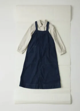 Abito salopette in denim con tasche applicate