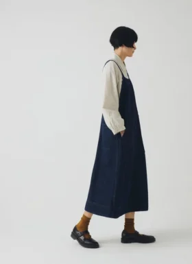 Abito salopette in denim con tasche applicate