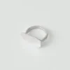 Anello in argento Quoit di Emily Nixon