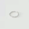 Anello Small Relic di Emily Nixon