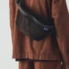 Borsa a tracolla grande in pelle scamosciata Bleu De Chauffe Borsa a tracolla grande in pelle scamosciata Bleu De Chauffe