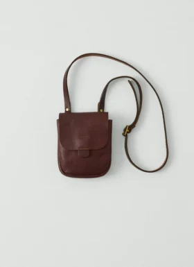 Borsa con linguetta semicircolare in pelle di Kate Sheridan