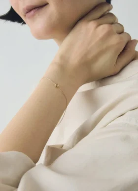 Bracciale con perline d’oro di Helena Rohner