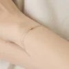 Bracciale con perline d’oro di Helena Rohner