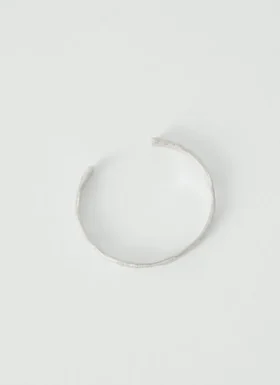 Bracciale da uomo “Relic” in argento di Emily Nixon Bracciale da uomo “Relic” in argento di Emily Nixon