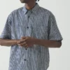 Camicia in cotone a righe con tintura naturale Camicia in cotone a righe con tintura naturale