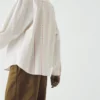 Camicia in cotone ricamata a punto croce Camicia in cotone ricamata a punto croce