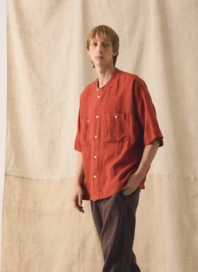 Camicia in lino tinta in capo con collo alla coreana