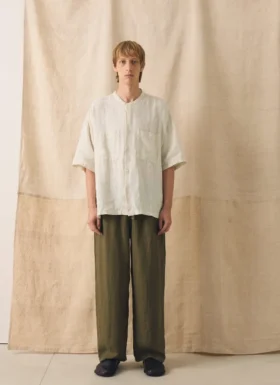 Camicia in lino tinta in capo con collo alla coreana Camicia in lino tinta in capo con collo alla coreana