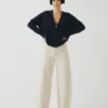 Pantaloni in denim con cuciture scultoree