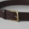 Cintura in pelle con fibbia in ottone Cintura in pelle con fibbia in ottone