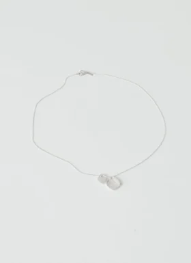 Collana Quoit in argento di Emily Nixon