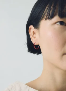 Helena Rohner Orecchini a cerchio piccoli in vetro Miyuki Helena Rohner Orecchini a cerchio piccoli in vetro Miyuki