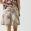 Pantaloncini a righe sorbetto con stampa a blocchi Pantaloncini a righe sorbetto con stampa a blocchi