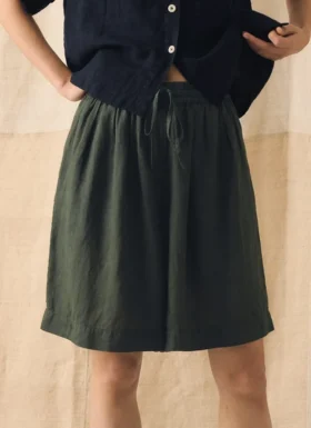Pantaloncini leggeri in lino tinti in capo