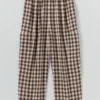 Pantaloni con tasche applicate in cotone e lino a quadretti Pantaloni con tasche applicate in cotone e lino a quadretti