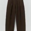 Pantaloni in cotone tinto in capo con pieghe sul davanti Pantaloni in cotone tinto in capo con pieghe sul davanti
