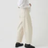 Pantaloni in denim con cuciture scultoree
