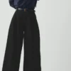 Pantaloni in denim con pieghe sul davanti Pantaloni in denim con pieghe sul davanti