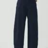 Pantaloni in denim indaco scolpiti Pantaloni in denim indaco scolpiti