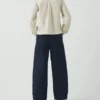 Pantaloni in denim indaco scolpiti Pantaloni in denim indaco scolpiti