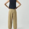 Pantaloni in misto cotone e lino a righe con pieghe sul davanti