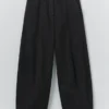 Pantaloni in twill di cotone biologico dalla linea scolpita Pantaloni in twill di cotone biologico dalla linea scolpita