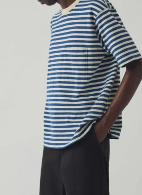 T-shirt comoda a righe larghe
