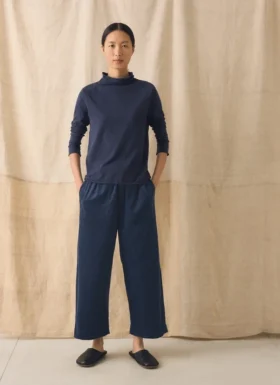 T-shirt in morbido cotone con collo alto