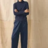 T-shirt in morbido cotone con collo alto