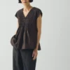 Top in cotone smockato a contrasto Top in cotone smockato a contrasto